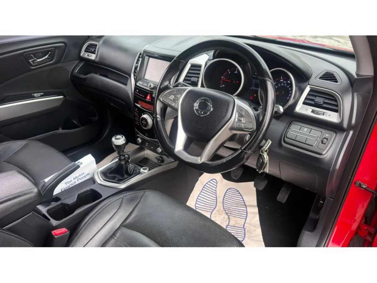 SsangYong Tivoli Hatchback, Diesel, 2016, Red