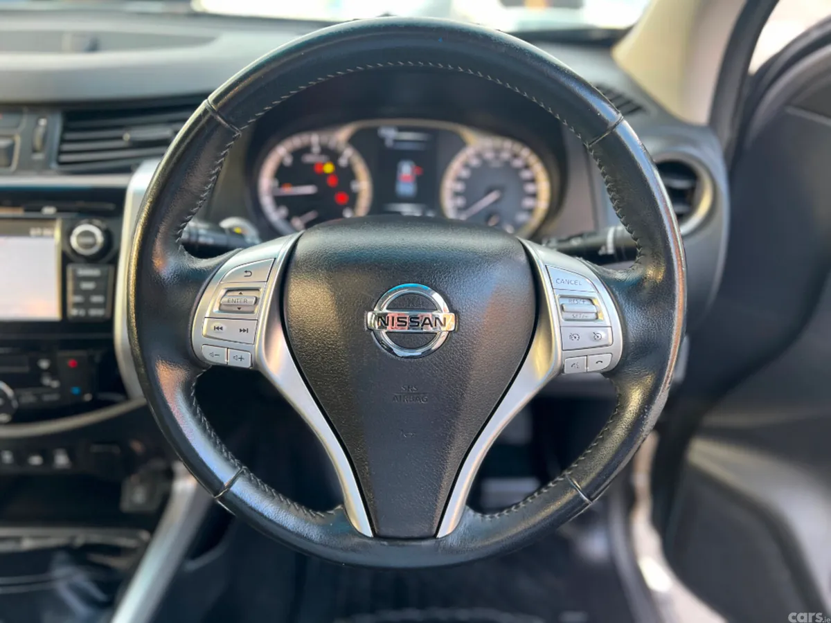 Nissan Navara Pick Up, Diesel, 2016, Grey