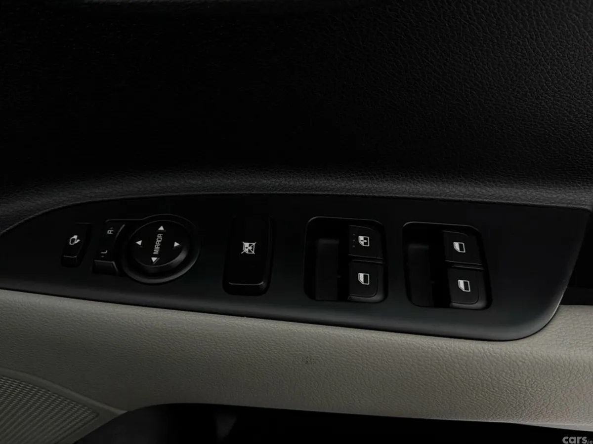Kia Stonic Hatchback, Petrol, 2020, White
