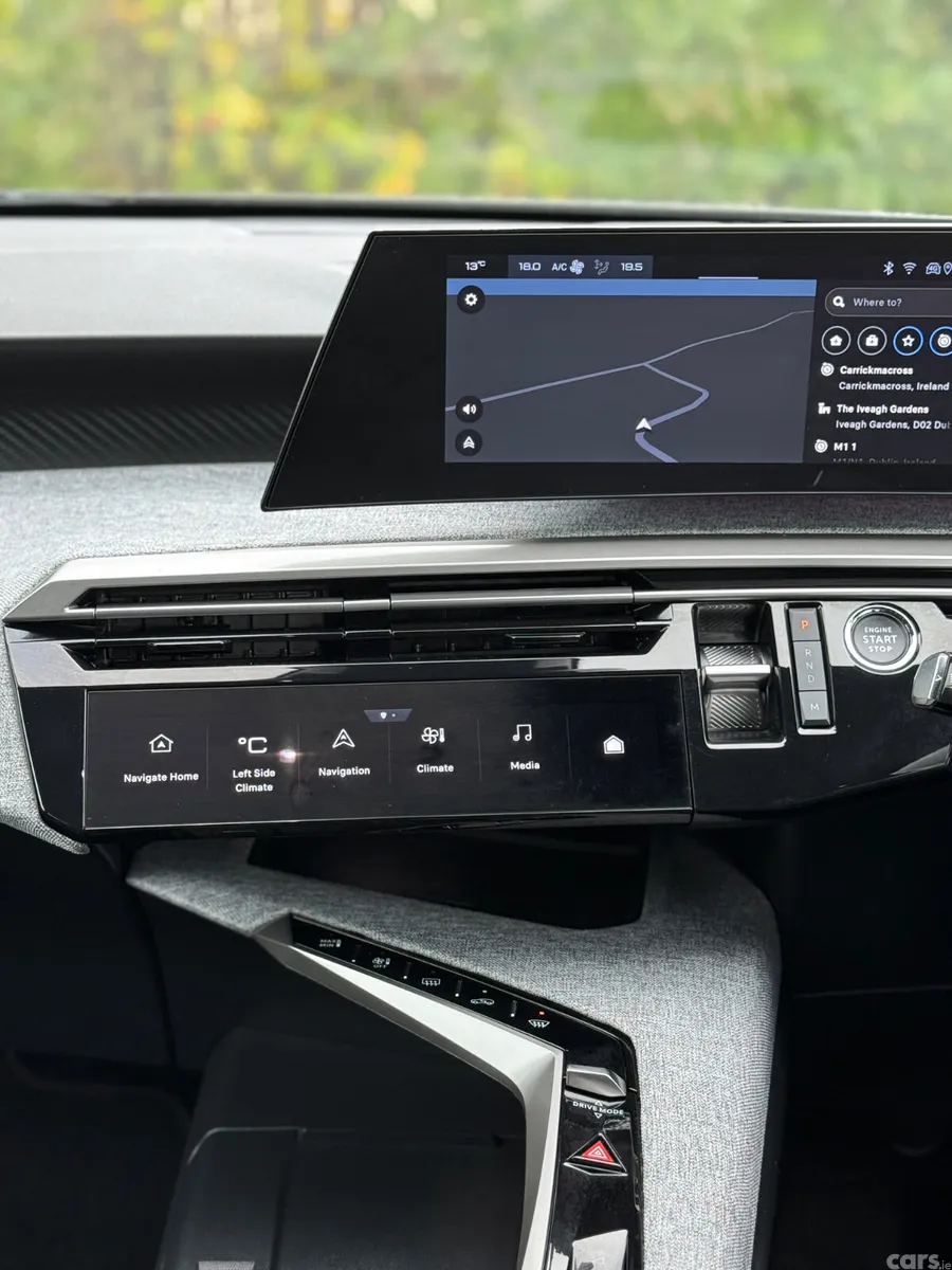 Peugeot 5008 MPV, Petrol, 2025, Grey