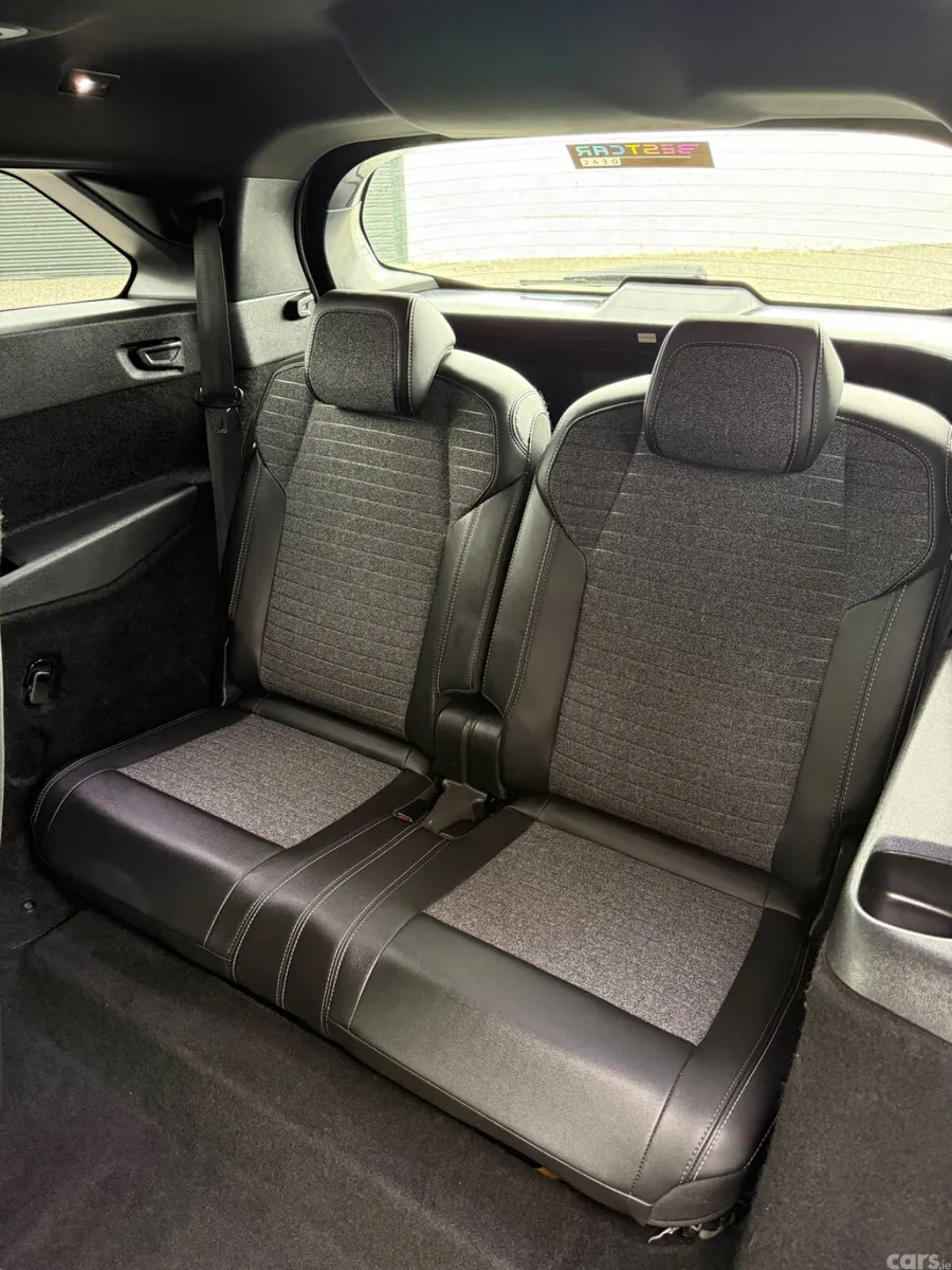 Peugeot 5008 MPV, Petrol, 2025, Grey