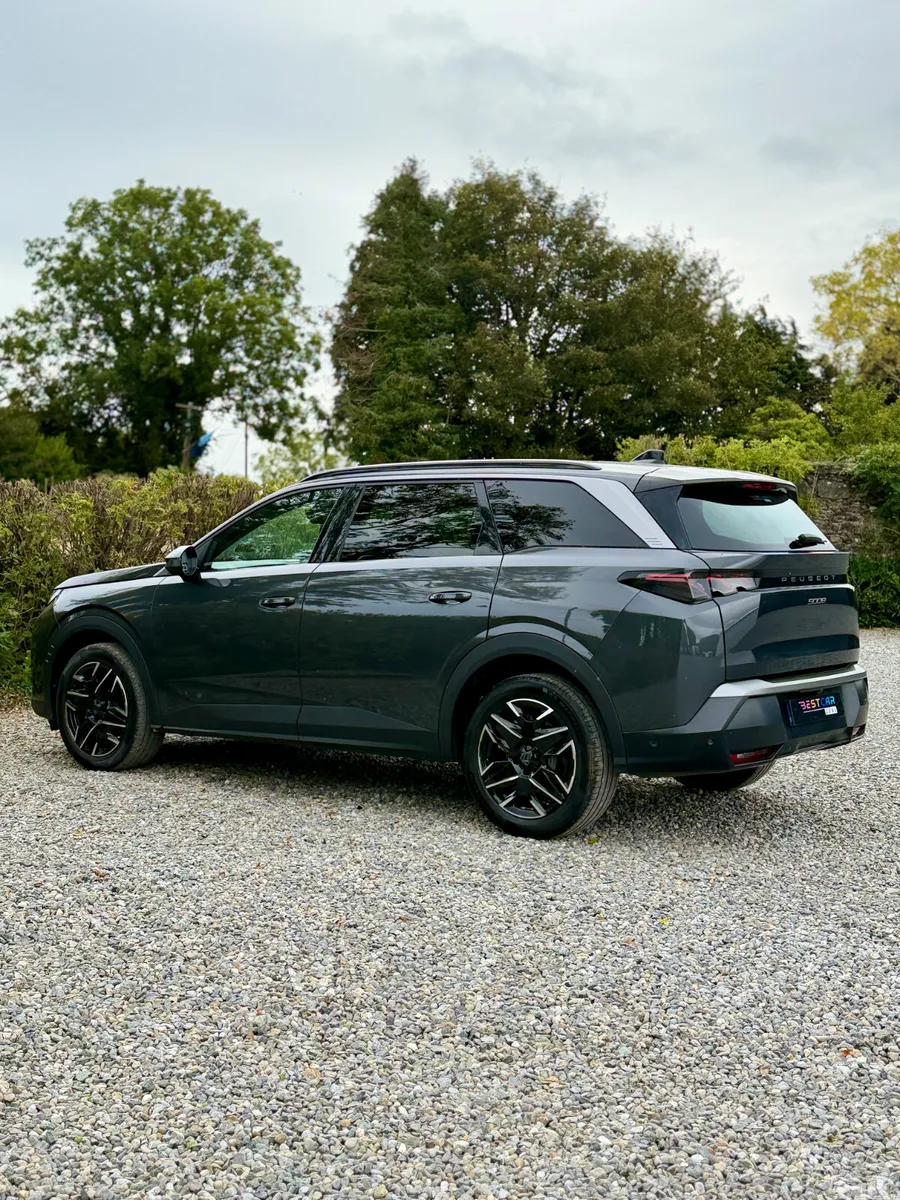 Peugeot 5008 MPV, Petrol, 2025, Grey