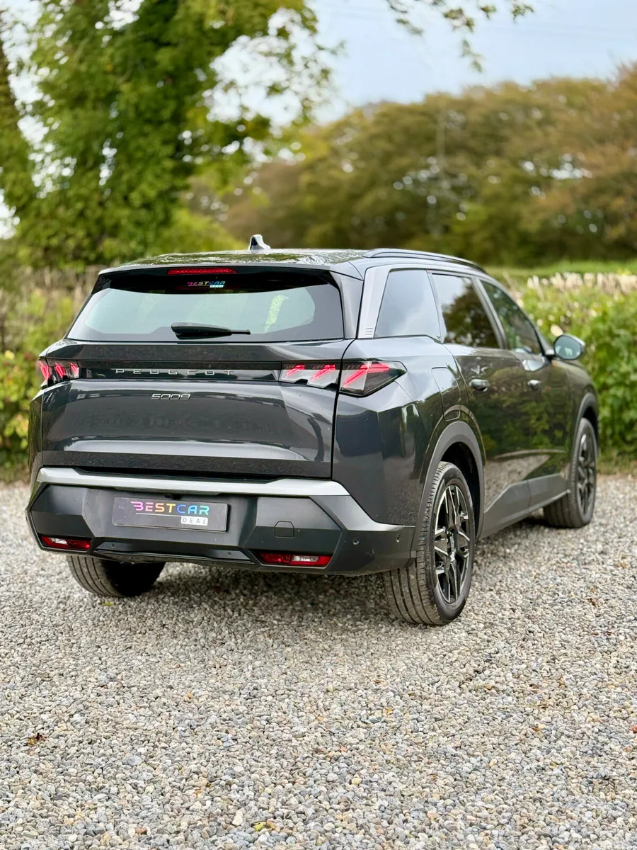Peugeot 5008 MPV, Petrol, 2025, Grey