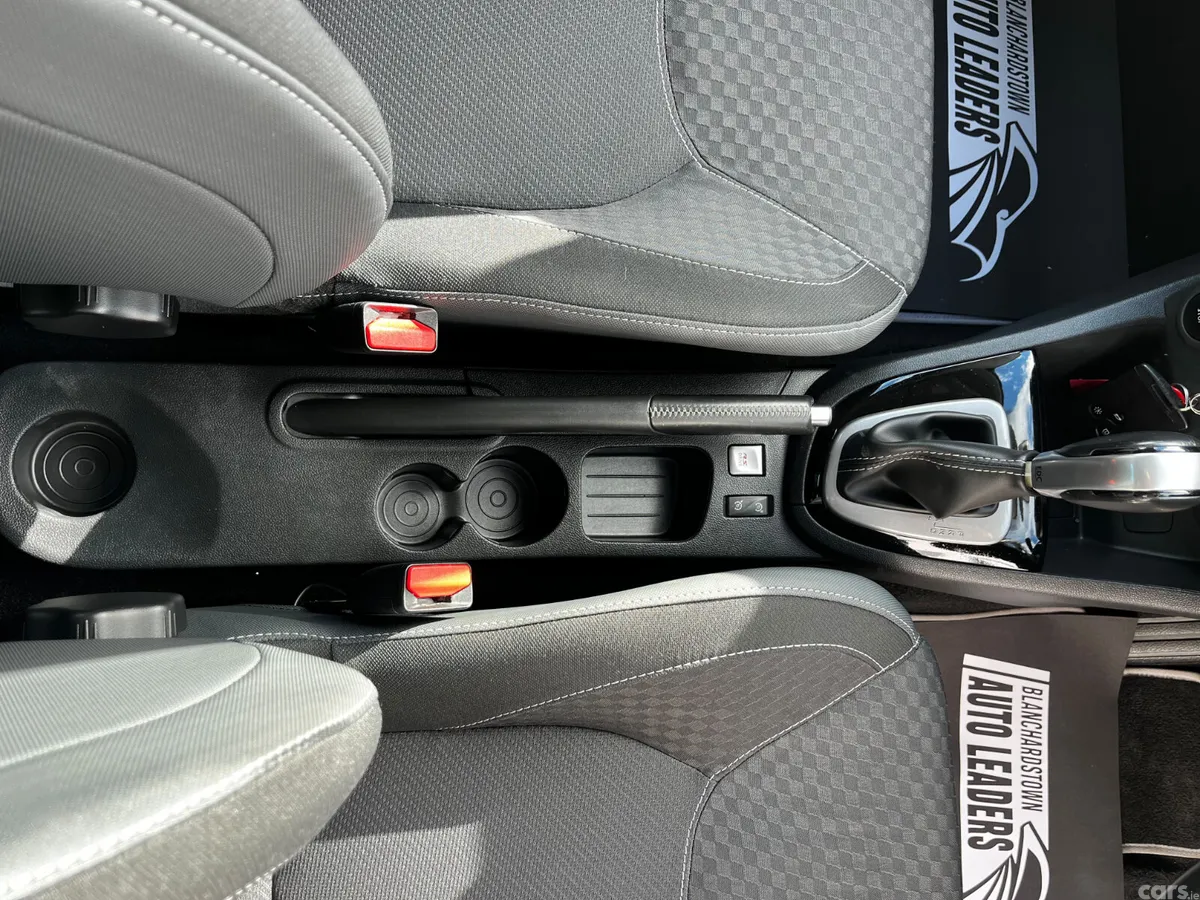 Renault Clio Hatchback, Petrol, 2016, White