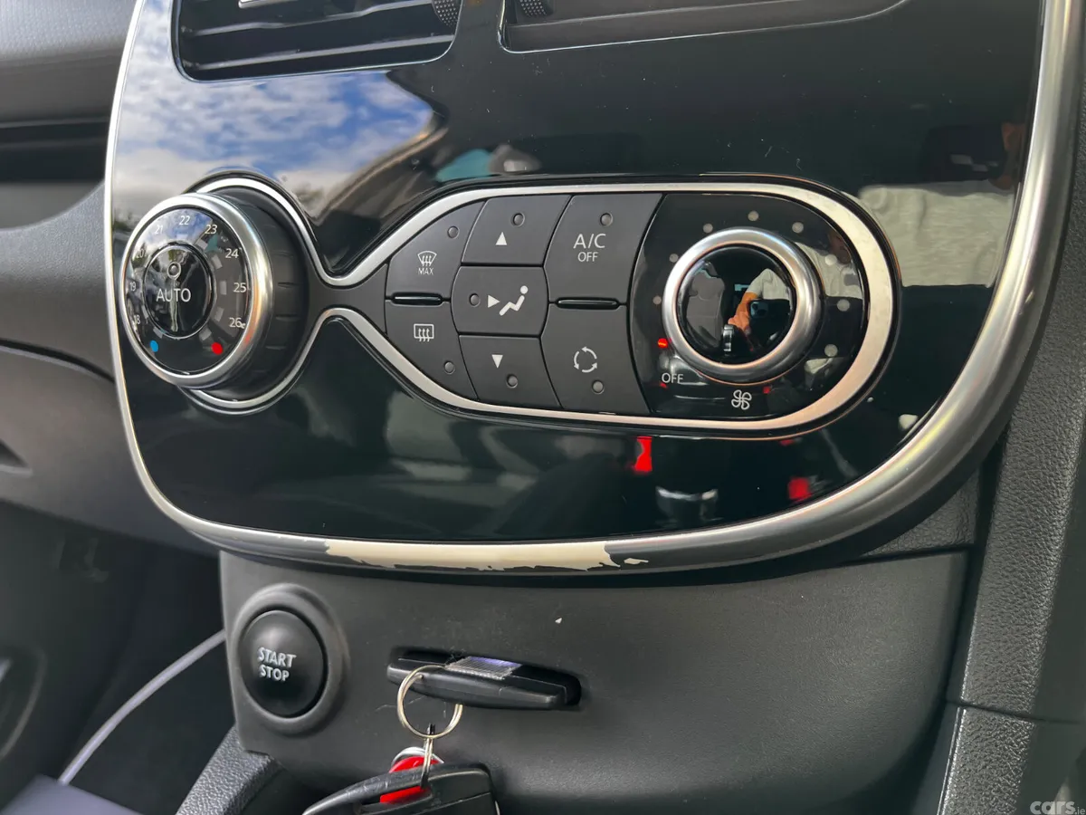 Renault Clio Hatchback, Petrol, 2016, White