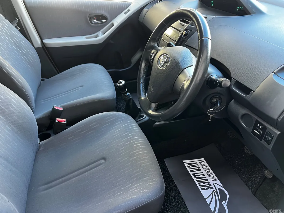 Toyota Yaris Hatchback, Petrol, 2010, Silver
