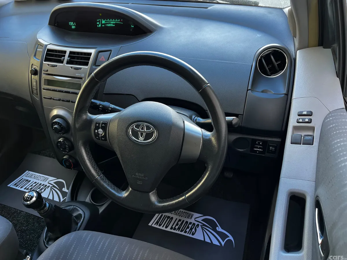 Toyota Yaris Hatchback, Petrol, 2010, Silver