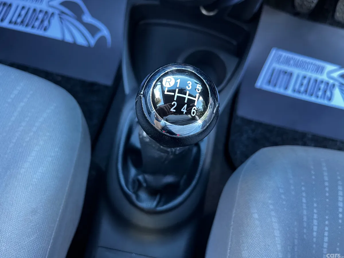 Toyota Yaris Hatchback, Petrol, 2010, Silver