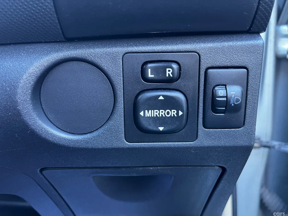 Toyota Yaris Hatchback, Petrol, 2010, Silver