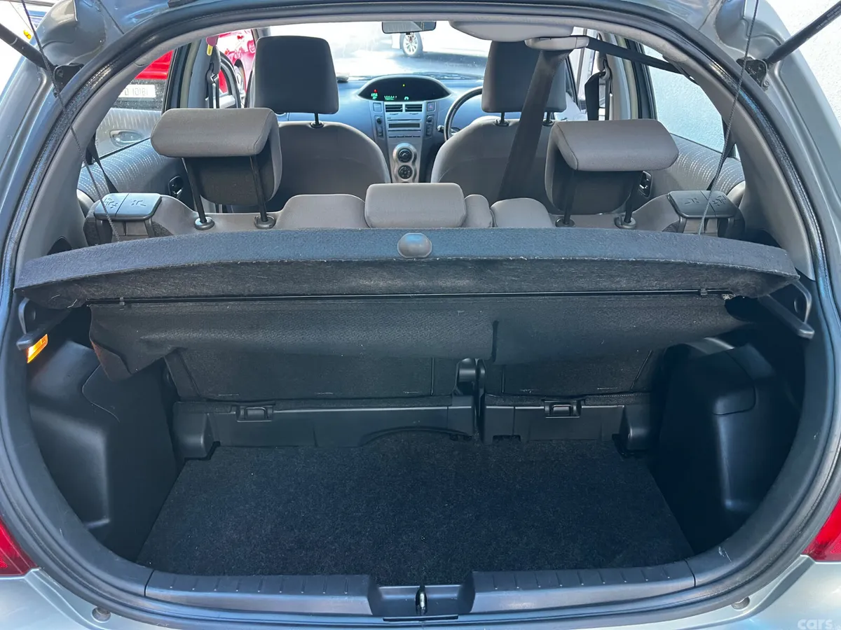 Toyota Yaris Hatchback, Petrol, 2010, Silver