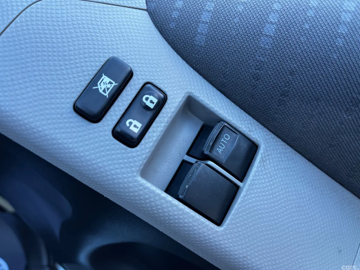 Toyota Yaris Hatchback, Petrol, 2010, Silver
