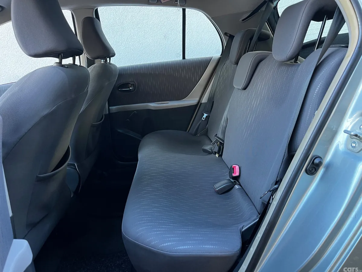 Toyota Yaris Hatchback, Petrol, 2010, Silver