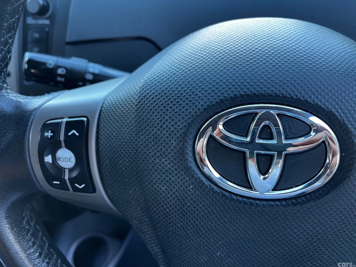 Toyota Yaris Hatchback, Petrol, 2010, Silver