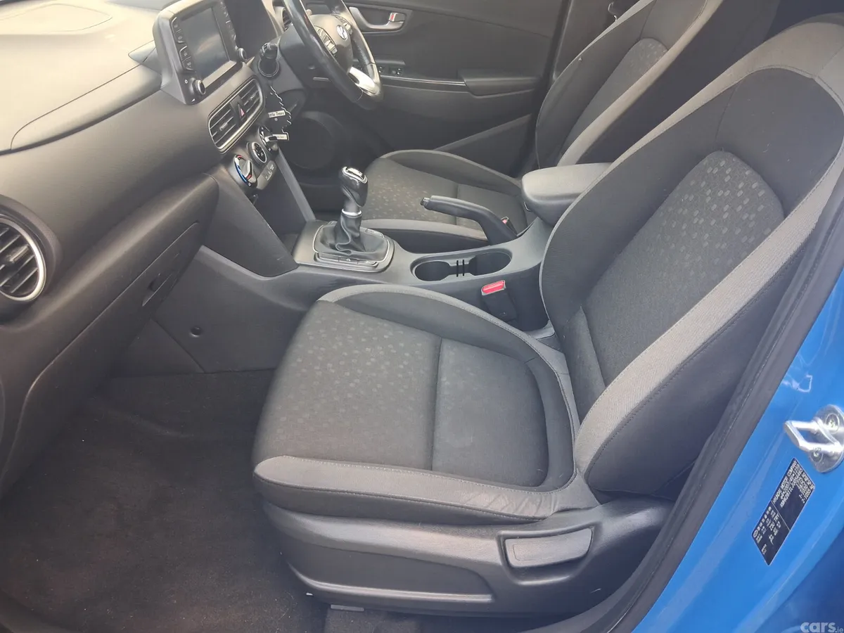 Hyundai KONA Hatchback, Petrol, 2018, Blue