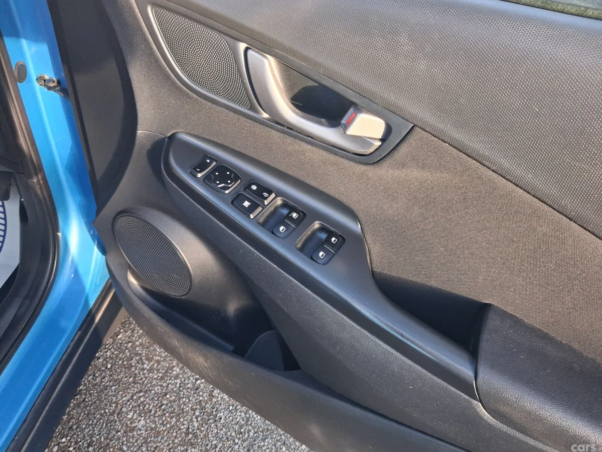 Hyundai KONA Hatchback, Petrol, 2018, Blue