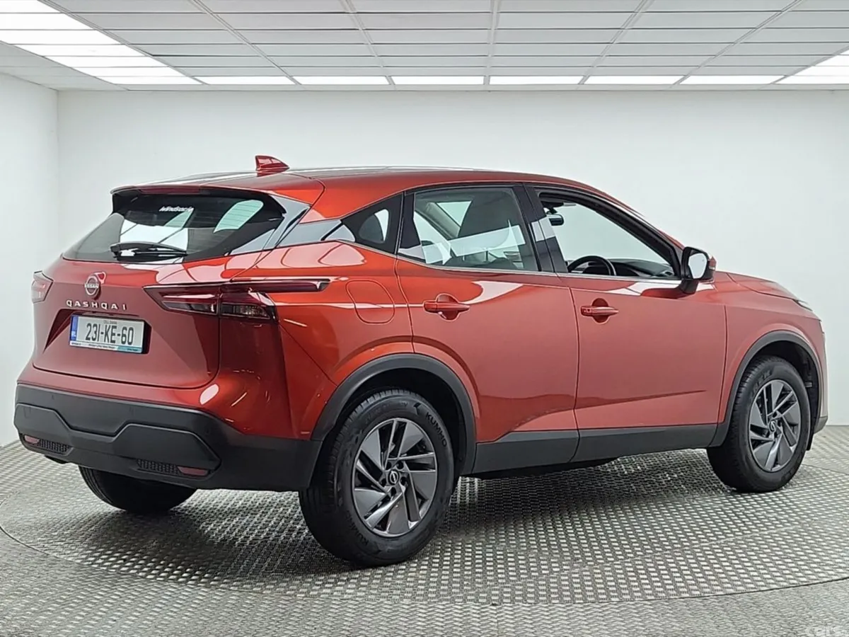 Nissan Qashqai MPV, Petrol, 2023, Red