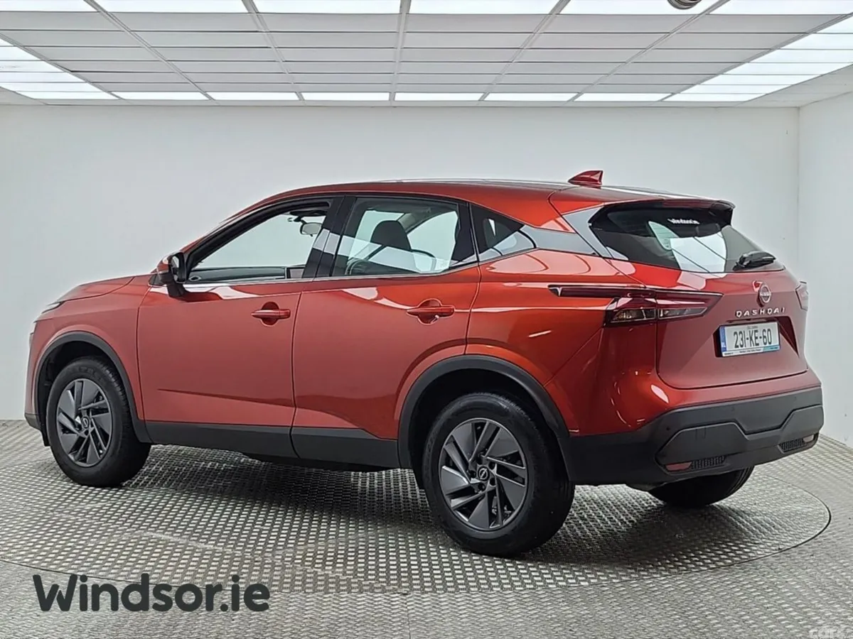 Nissan Qashqai MPV, Petrol, 2023, Red