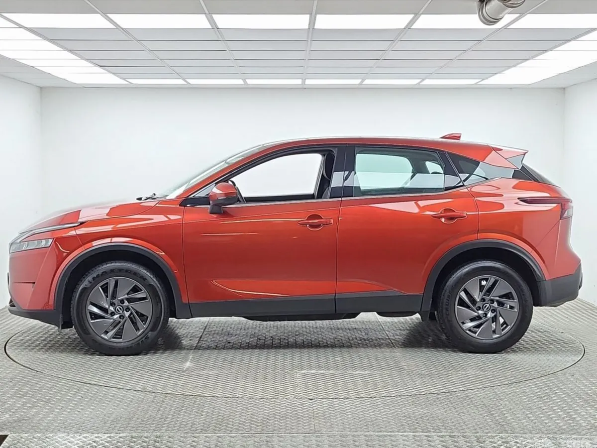 Nissan Qashqai MPV, Petrol, 2023, Red