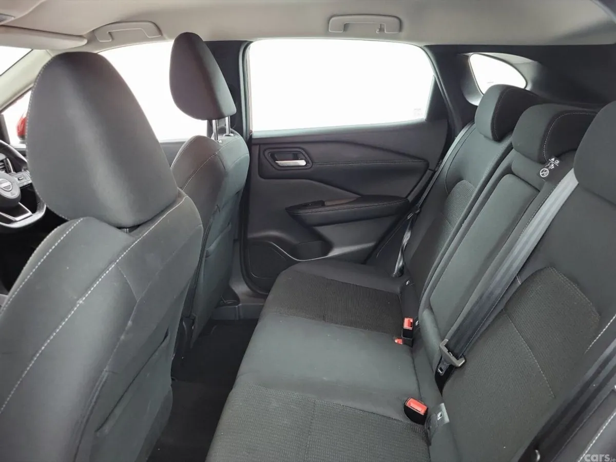 Nissan Qashqai MPV, Petrol, 2023, Red