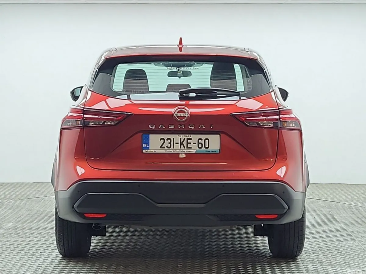 Nissan Qashqai MPV, Petrol, 2023, Red