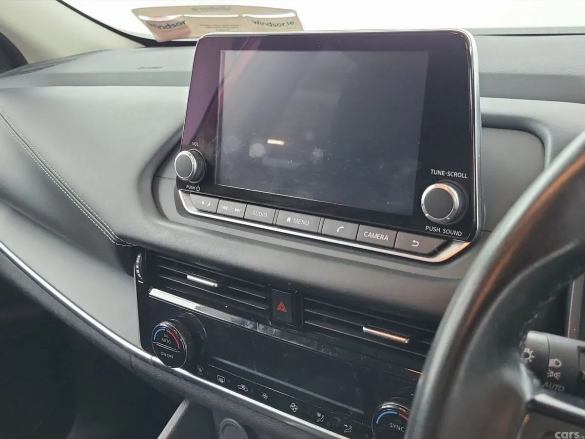 Nissan Qashqai MPV, Petrol, 2023, Red