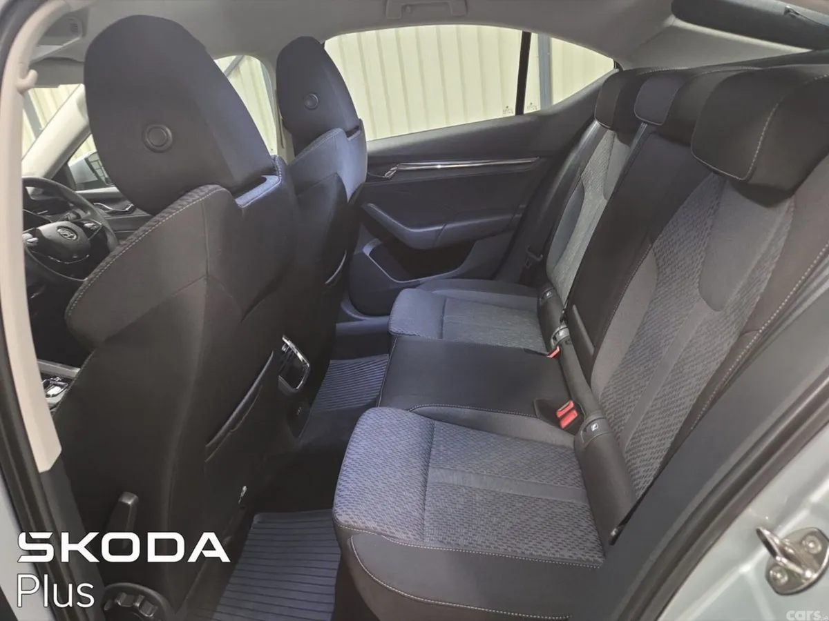 Skoda Octavia Saloon, Diesel, 2024, Grey