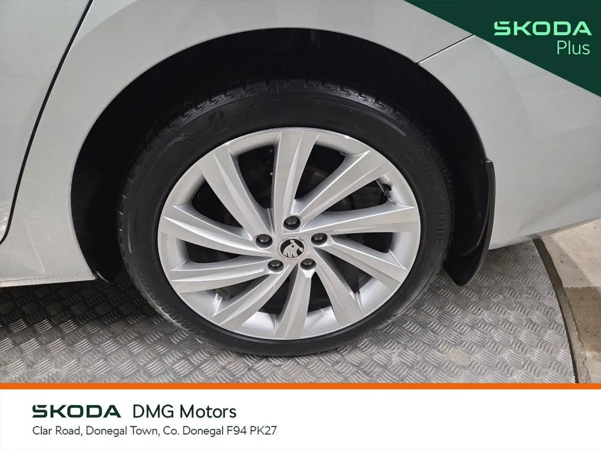Skoda Octavia Saloon, Diesel, 2024, Grey