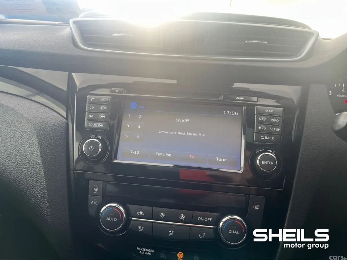 Nissan Qashqai MPV, Petrol, 2018, Red