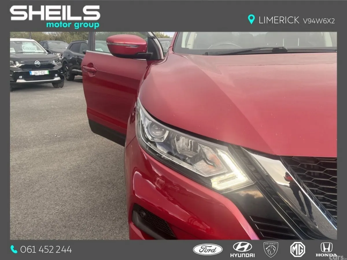 Nissan Qashqai MPV, Petrol, 2018, Red