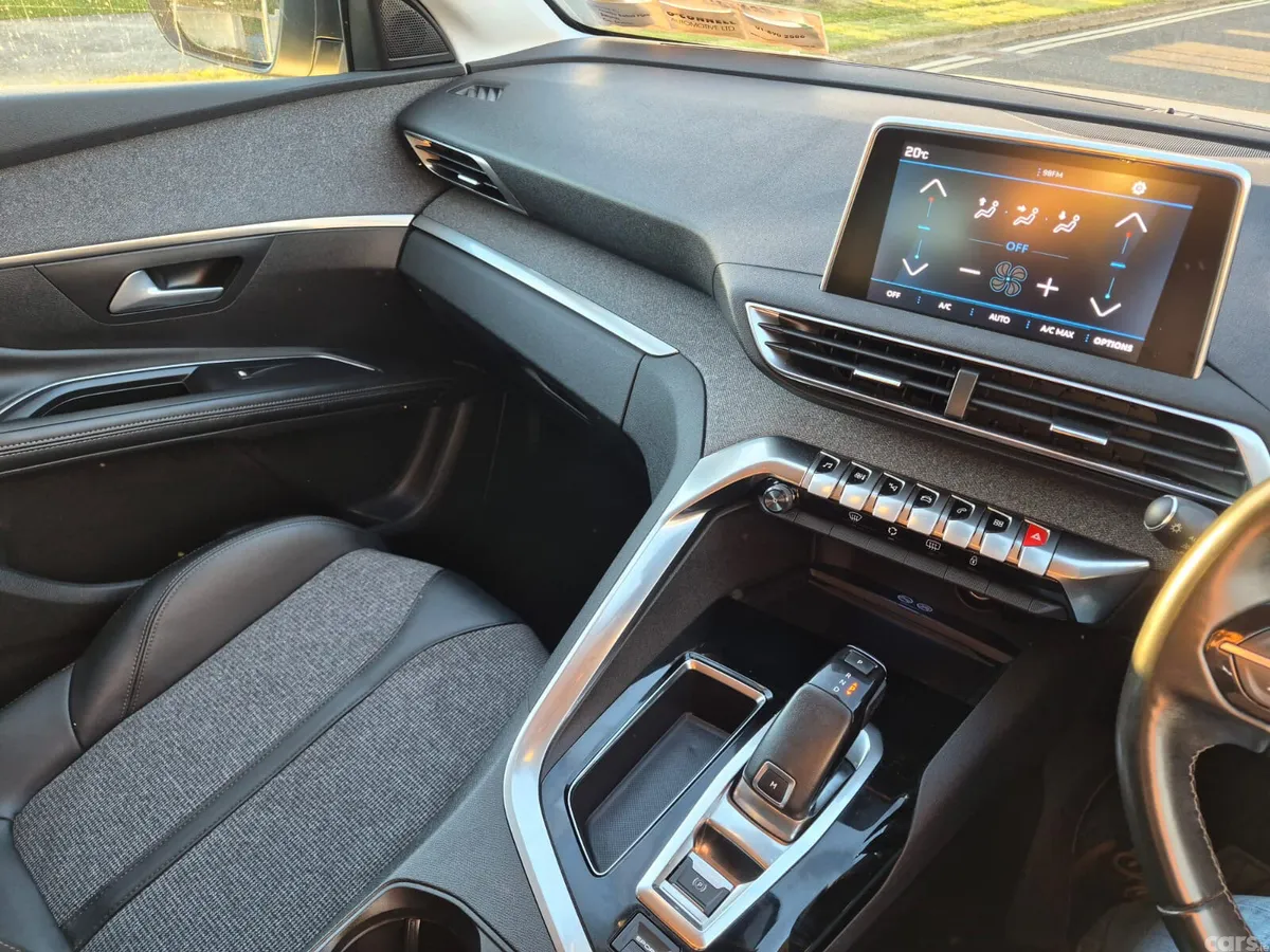 Peugeot 5008 MPV, Diesel, 2020, White