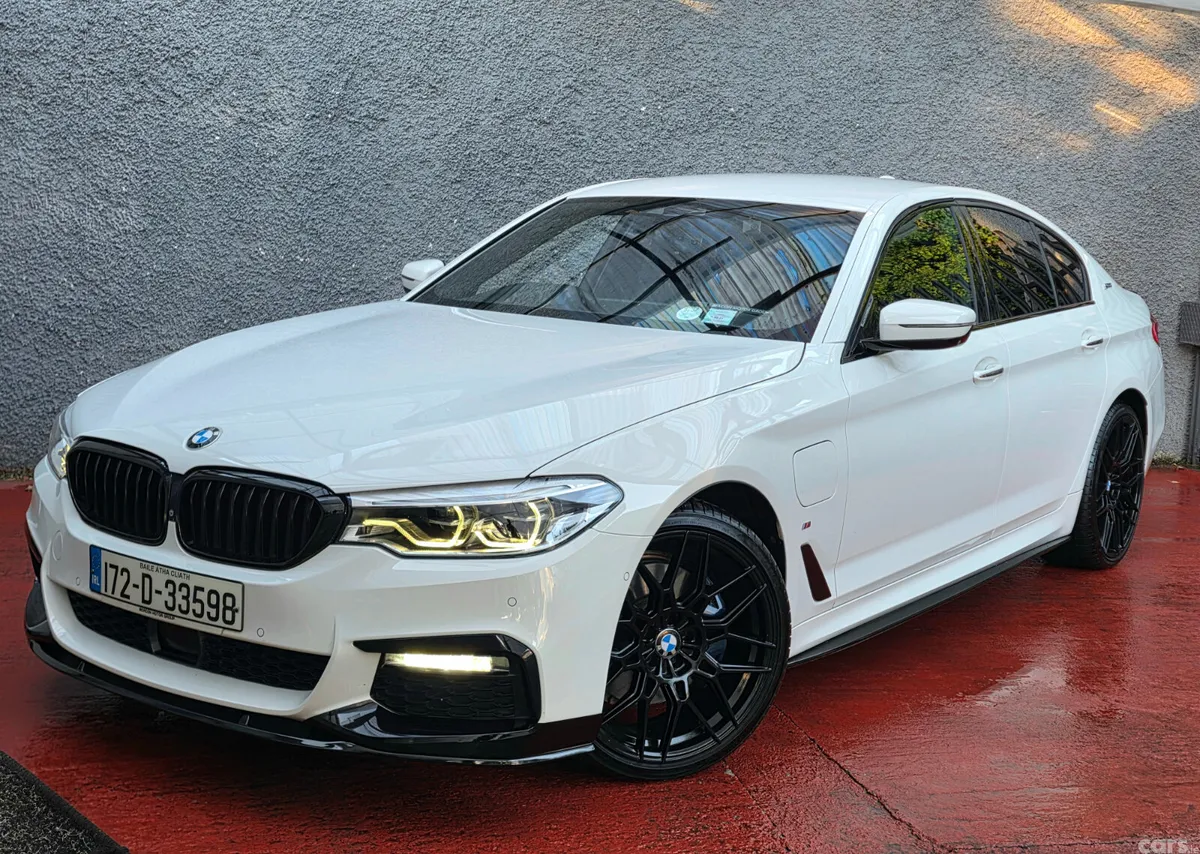 BMW 5-Series Saloon, Petrol Plug-in Hybrid, 2017, White