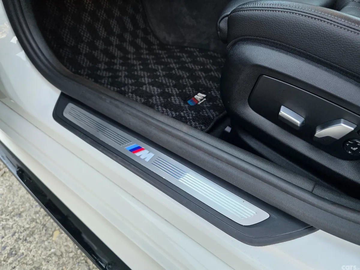 BMW 5-Series Saloon, Petrol Plug-in Hybrid, 2017, White