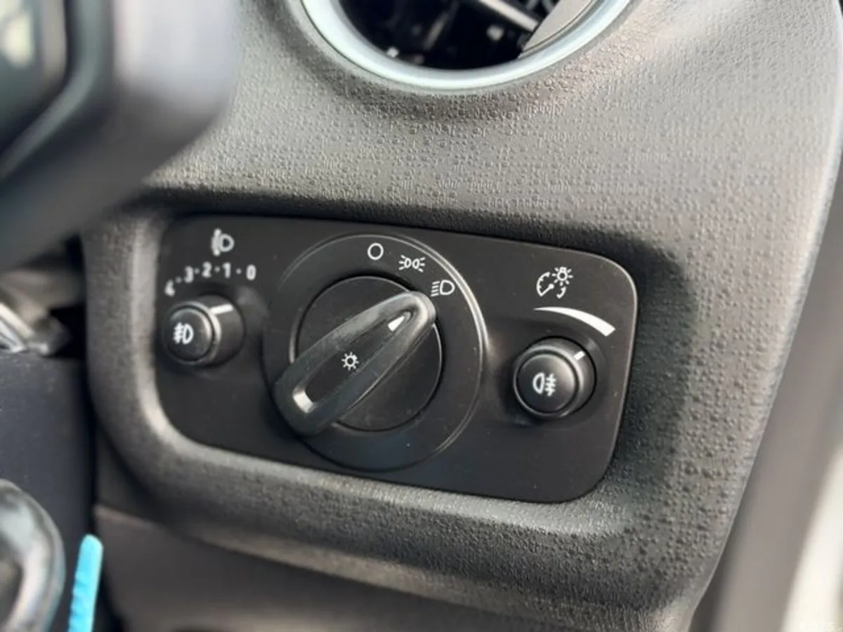 Ford Fiesta Hatchback, Petrol, 2014, Silver