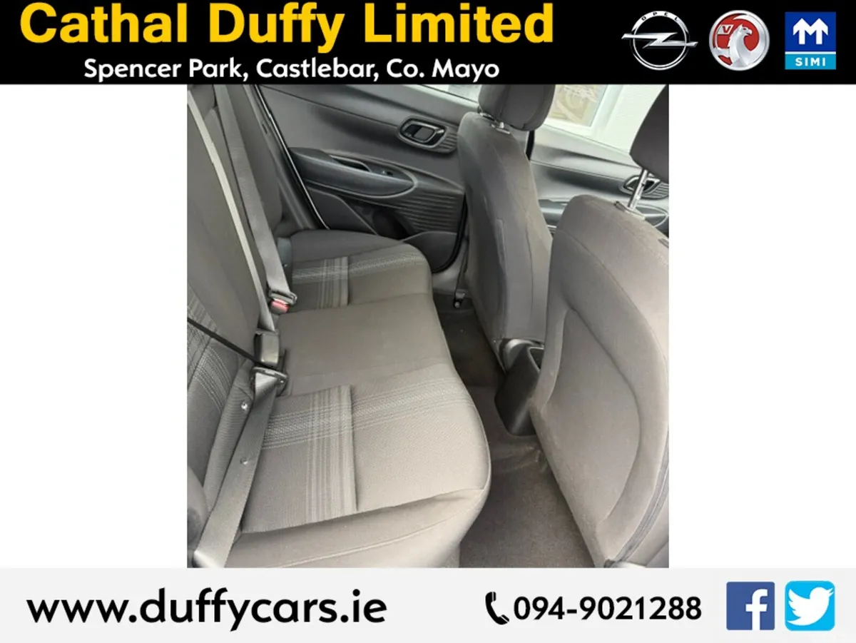 Hyundai i20 Hatchback, Petrol, 2024, White