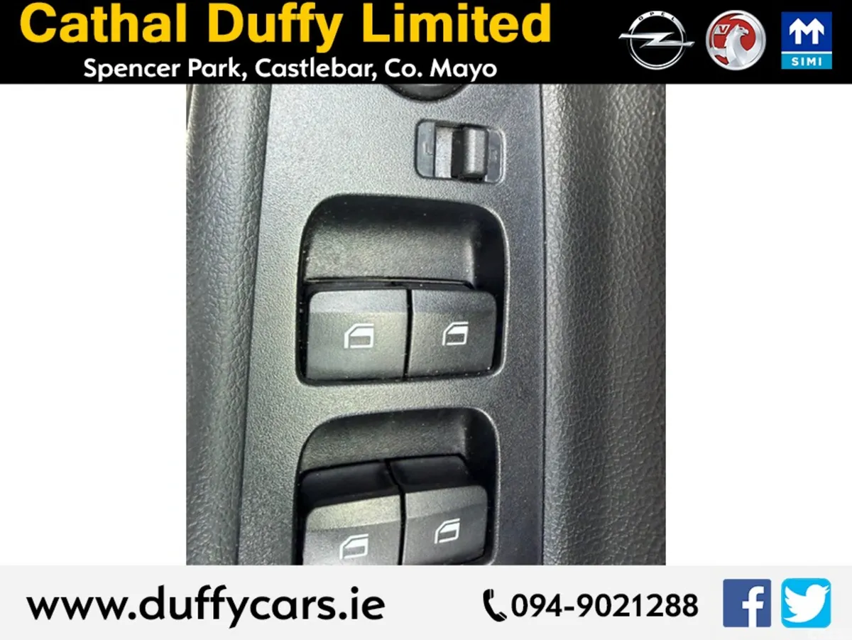 Hyundai i20 Hatchback, Petrol, 2024, White