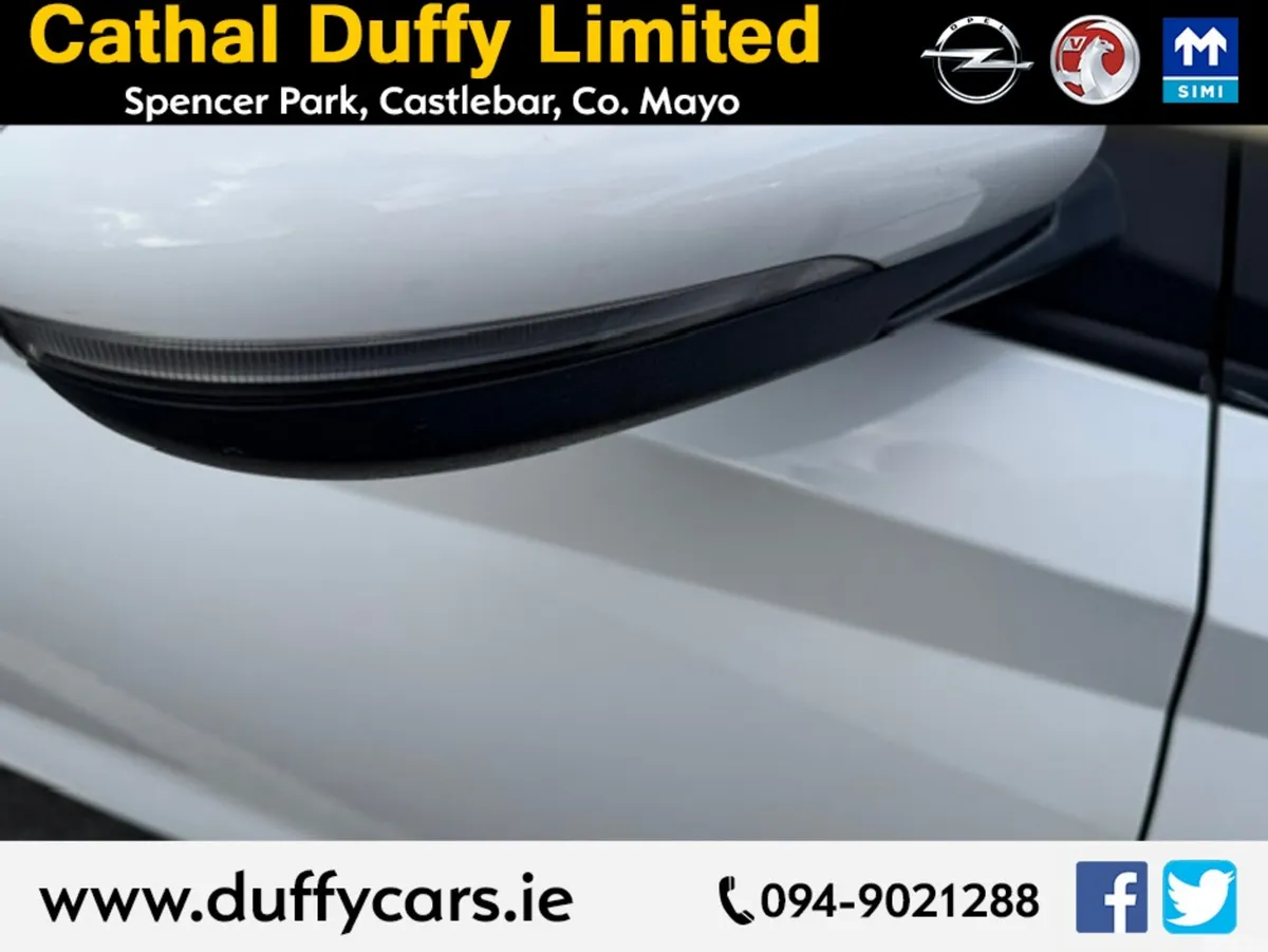 Hyundai i20 Hatchback, Petrol, 2024, White