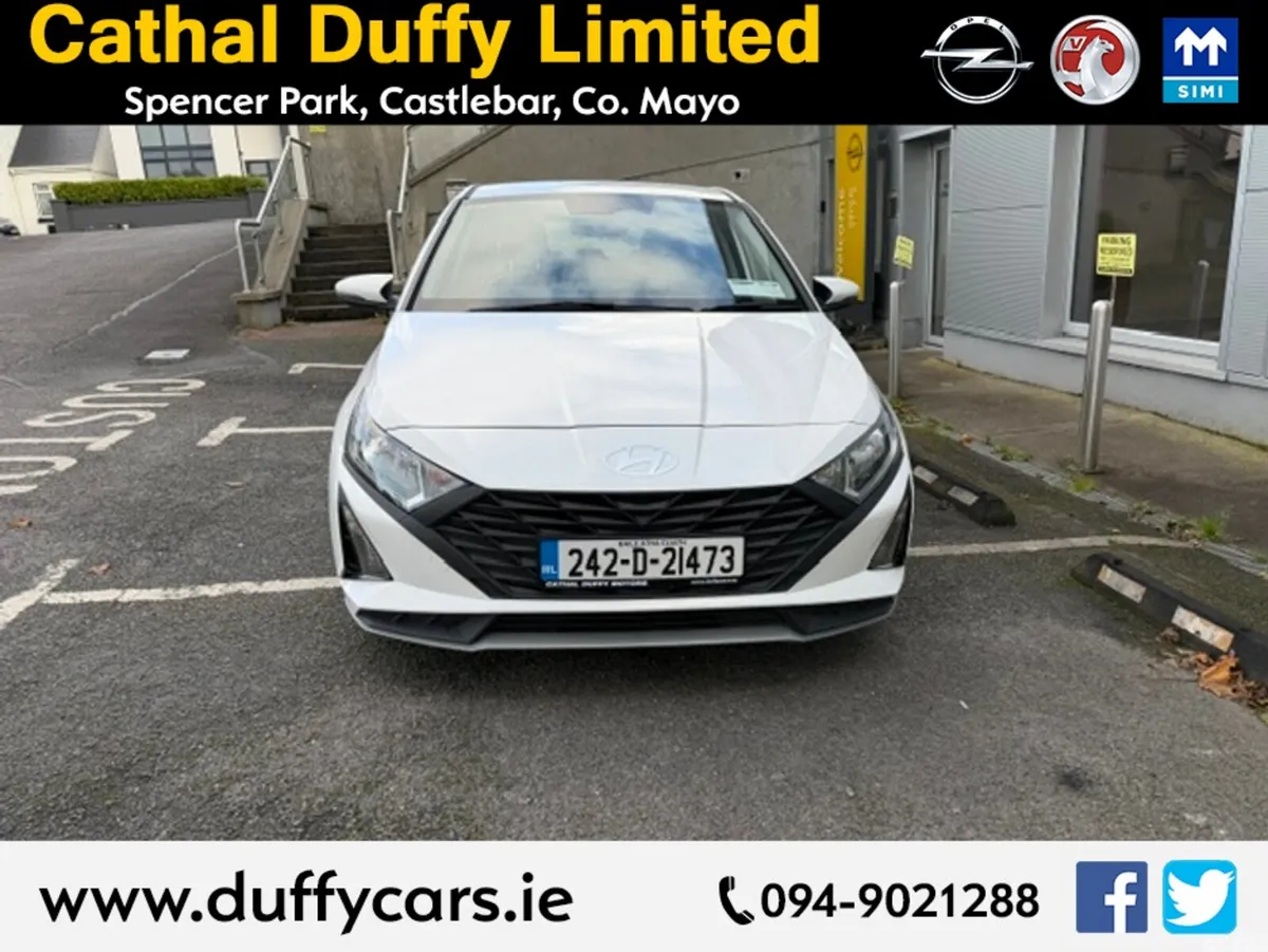 Hyundai i20 Hatchback, Petrol, 2024, White