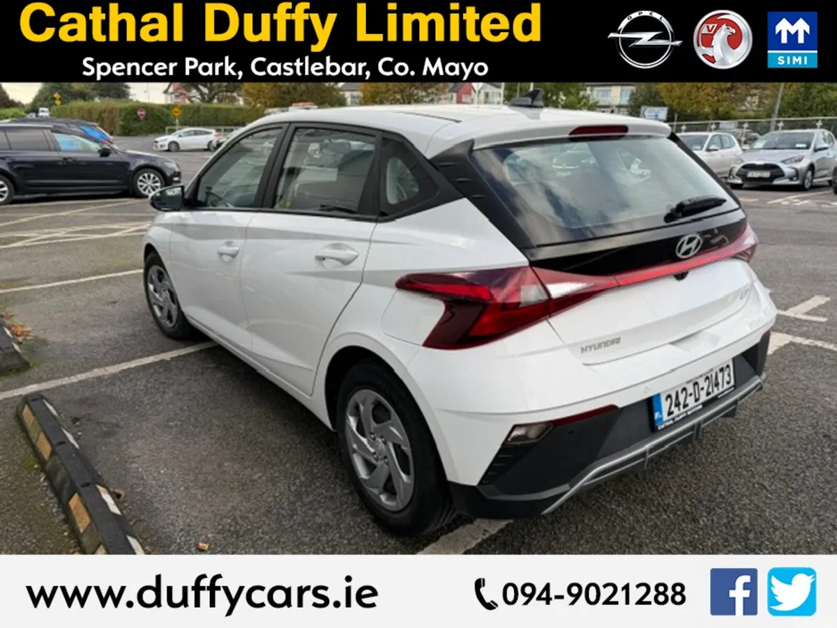 Hyundai i20 Hatchback, Petrol, 2024, White