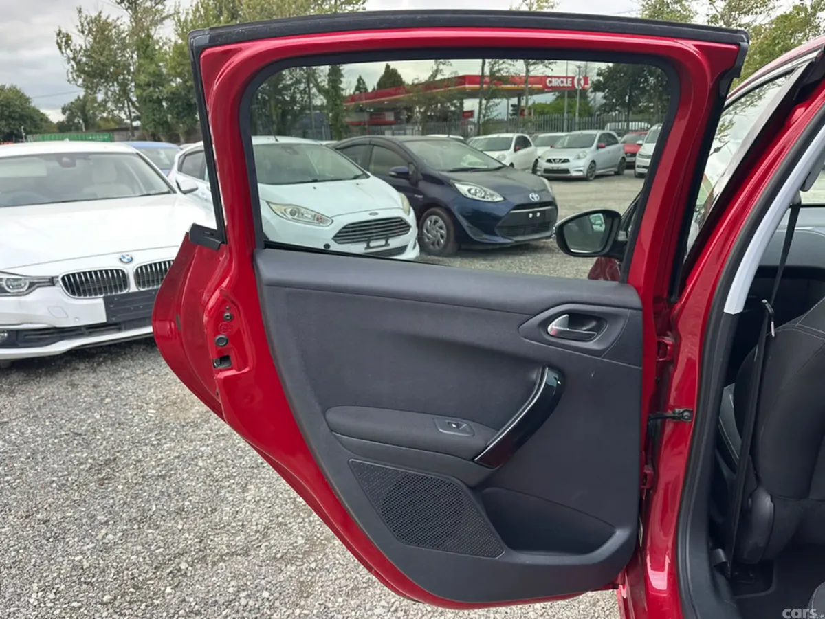 Peugeot 208 Hatchback, Petrol, 2017, Red