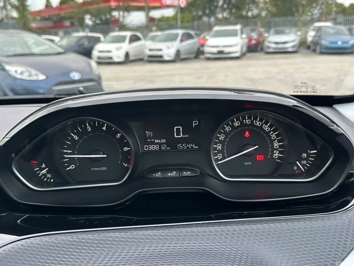 Peugeot 208 Hatchback, Petrol, 2017, Red