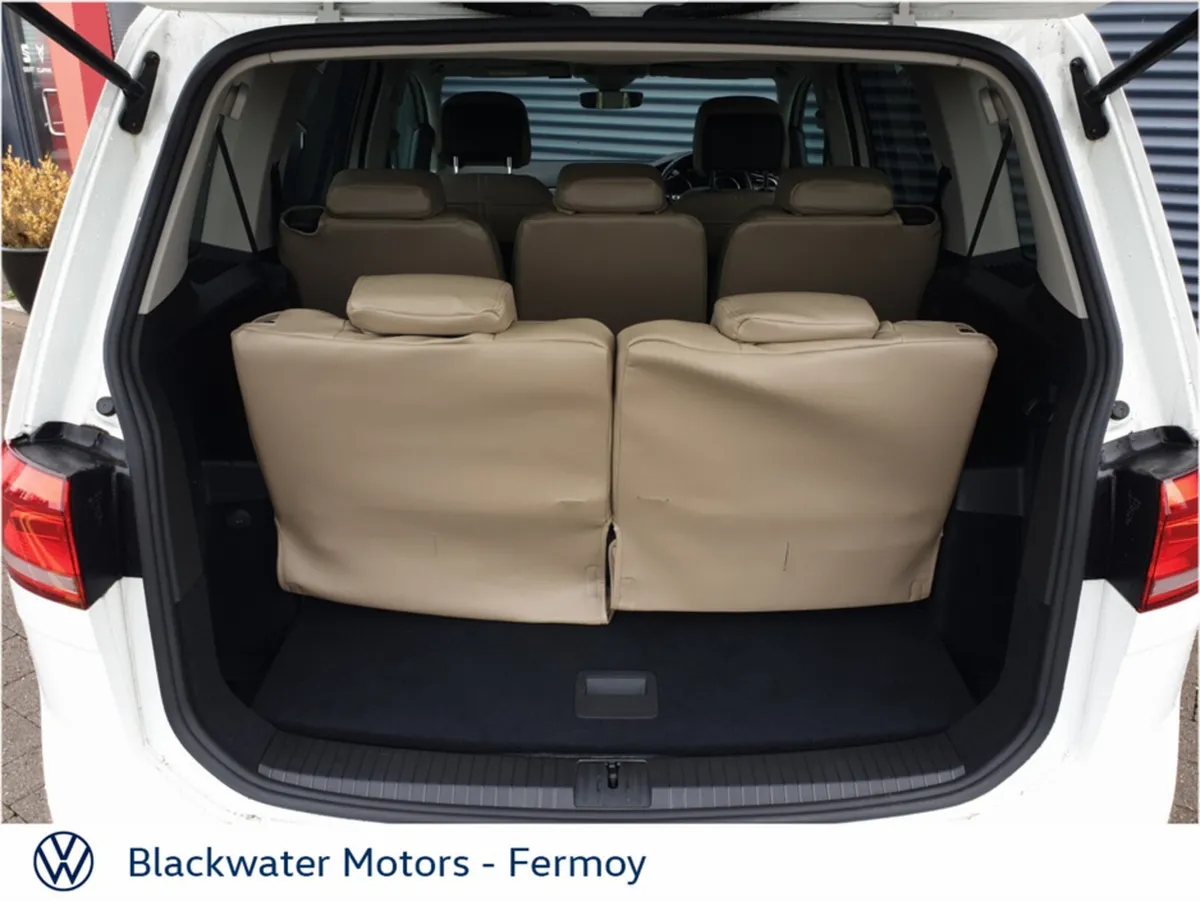 Volkswagen Touran Hatchback, Petrol, 2017, White