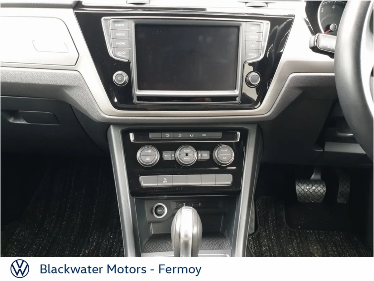 Volkswagen Touran Hatchback, Petrol, 2017, White