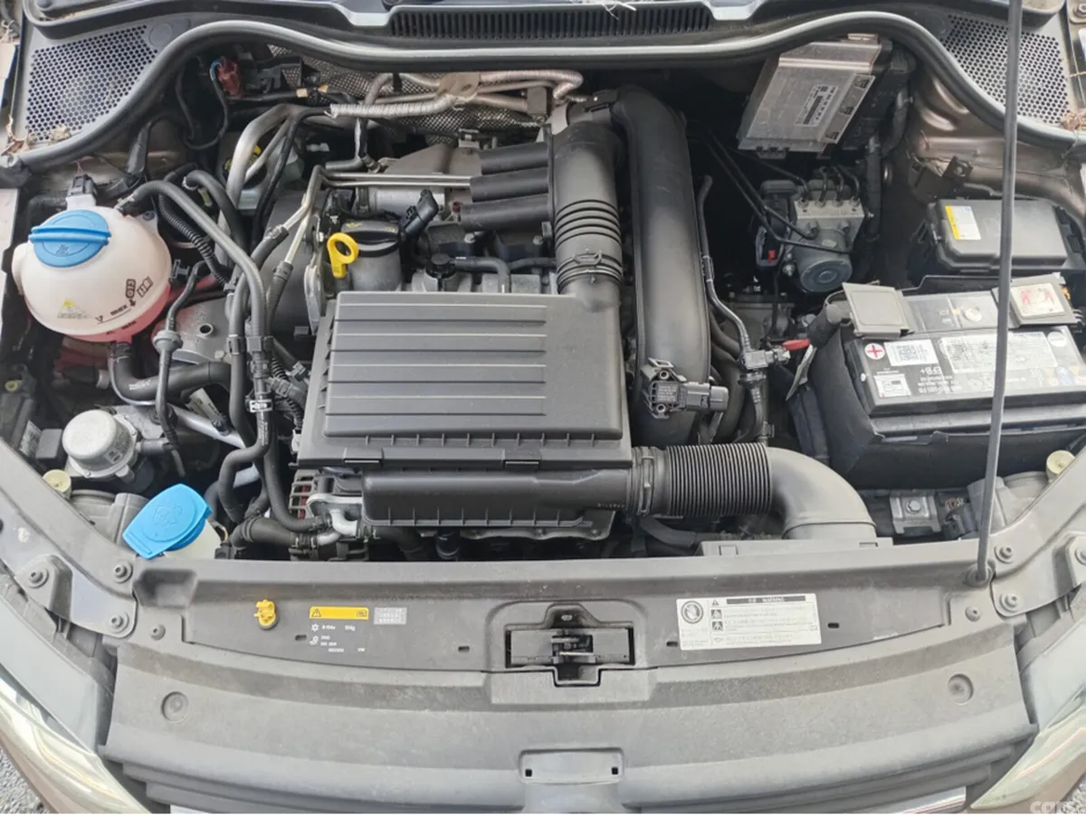 Volkswagen Polo Hatchback, Petrol, 2015, Brown