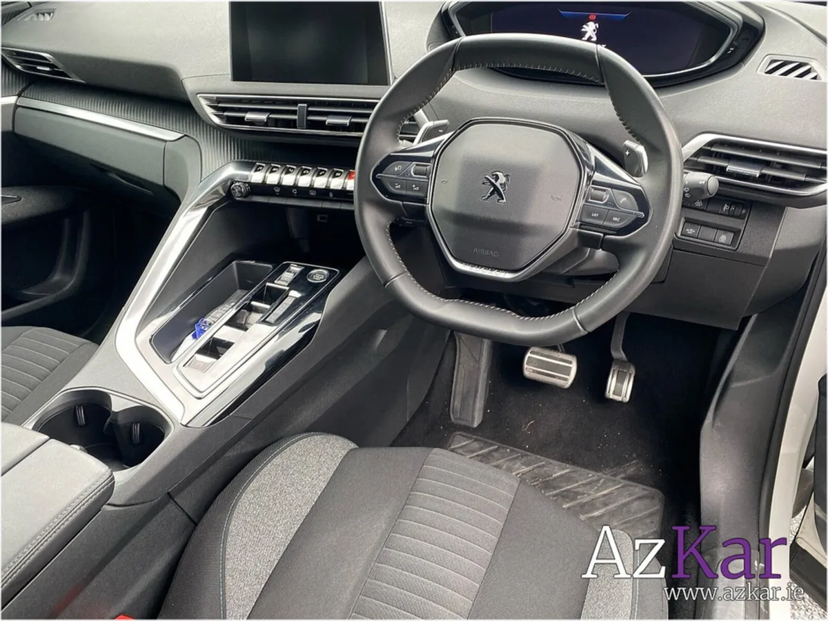 Peugeot 5008 MPV, Diesel, 2023, White
