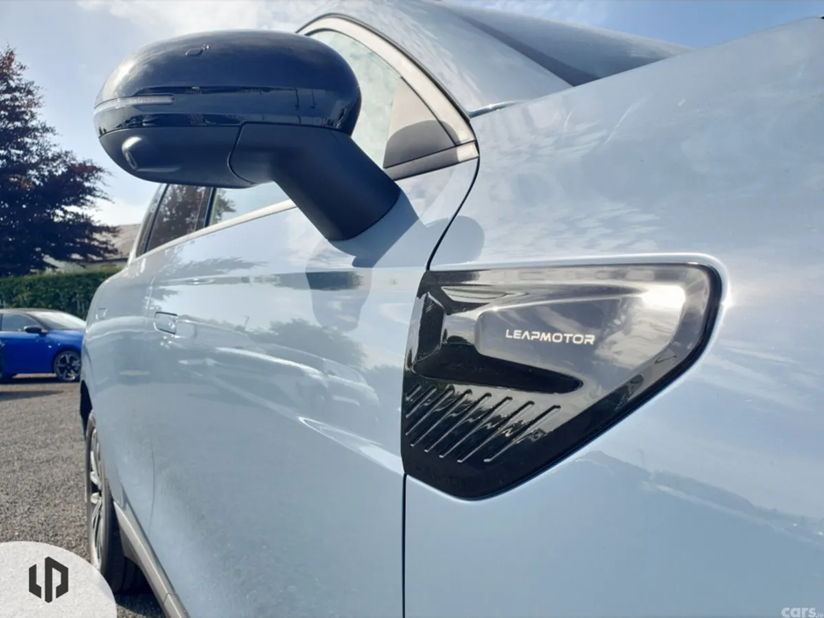 Leapmotor B10 SUV, Petrol Plug-in Hybrid, 2027, Blue