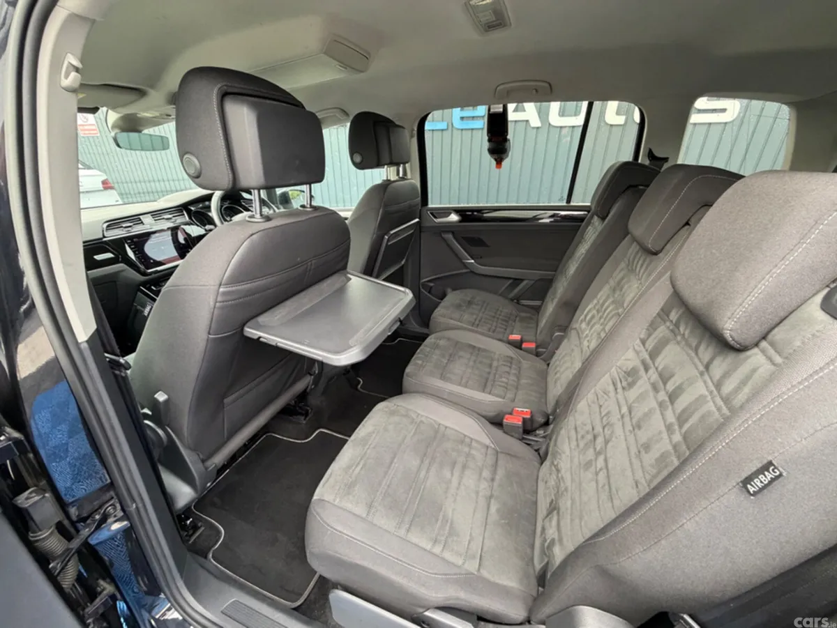 Volkswagen Touran MPV, Diesel, 2019, Black