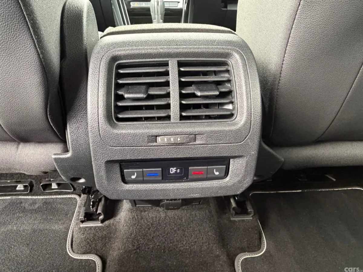 Volkswagen Touran MPV, Diesel, 2019, Black