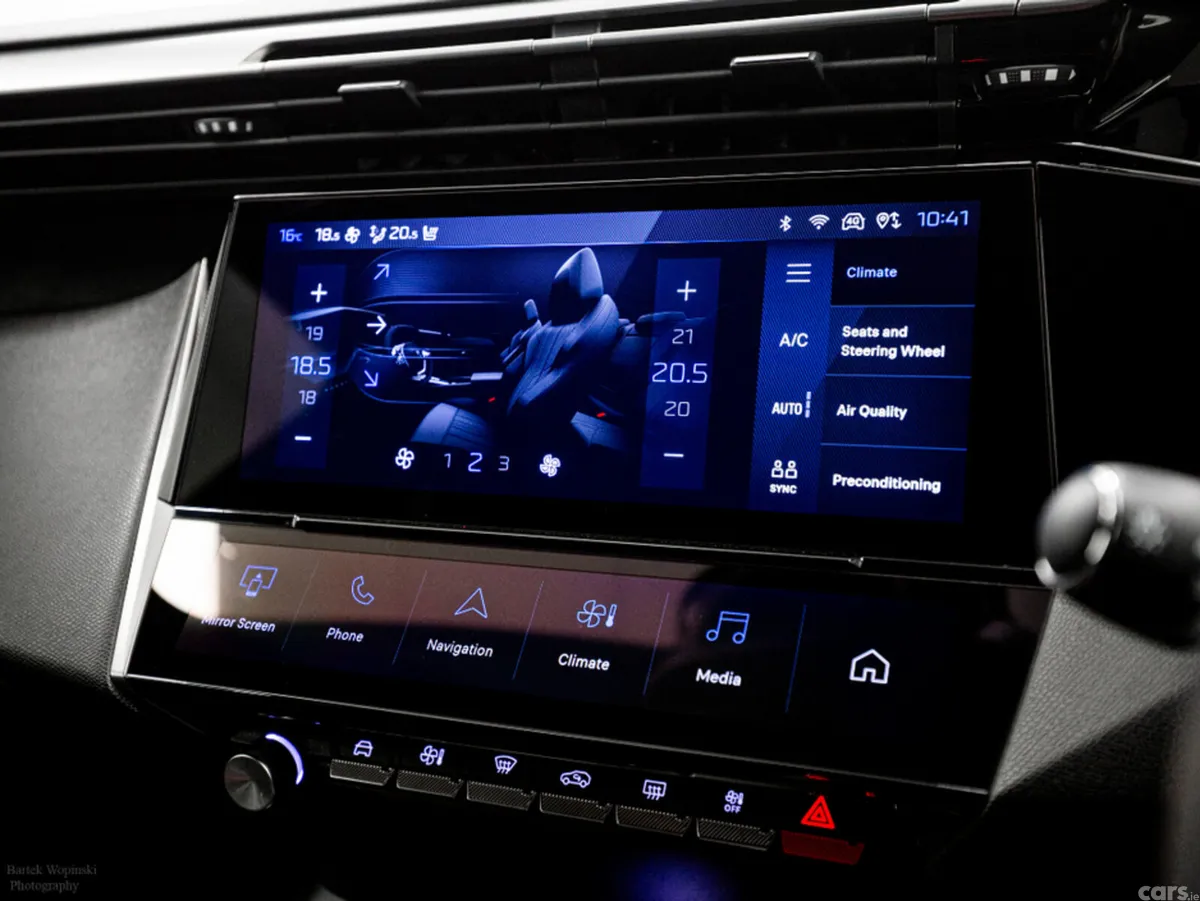 Peugeot 308 Hatchback, Electric, 2024, Green