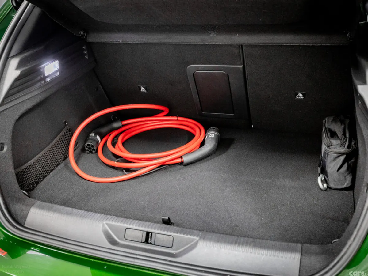 Peugeot 308 Hatchback, Electric, 2024, Green