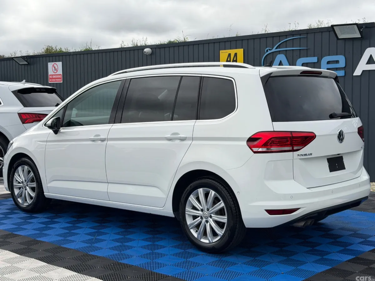 Volkswagen Touran MPV, Diesel, 2019, White